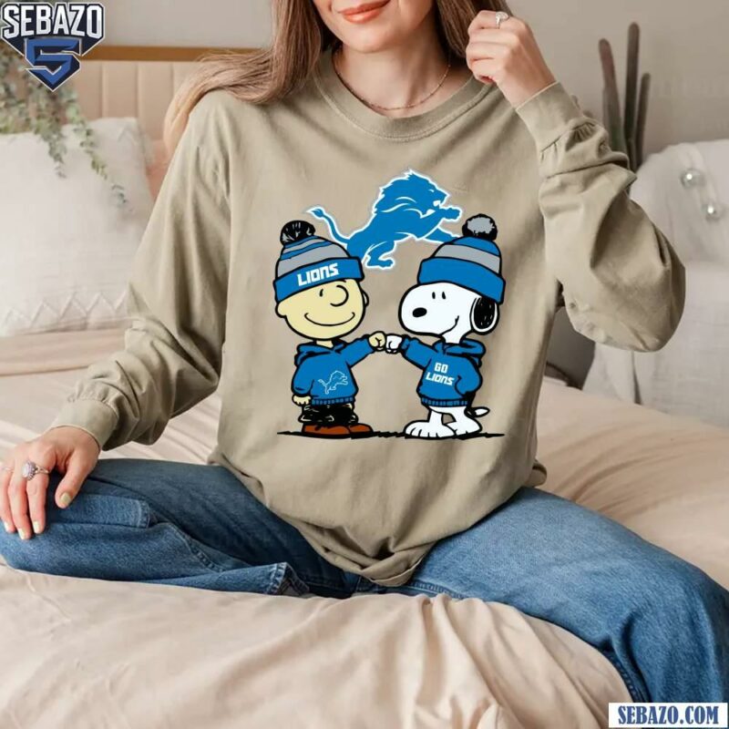 Charlie Brown And Snoopy Detroit Lions Football Logo Shirt long sleeved