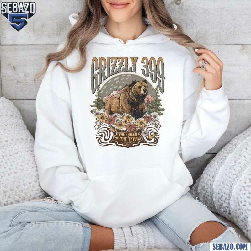 Retro Vintage Forever Queen of the Tetons Grizzly 399 Shirt hoodie