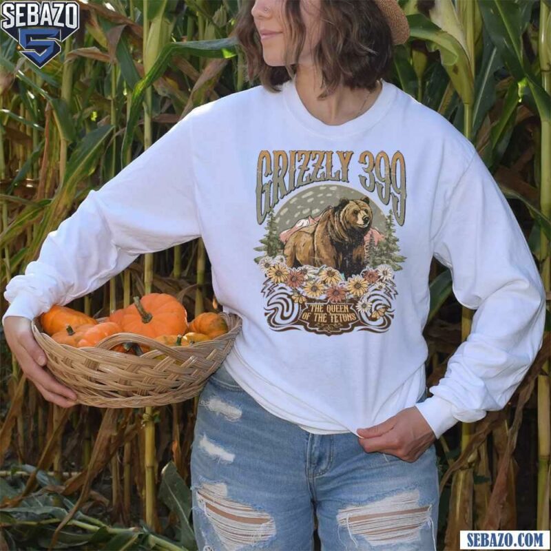 Retro Vintage Forever Queen of the Tetons Grizzly 399 Shirt long sleeved