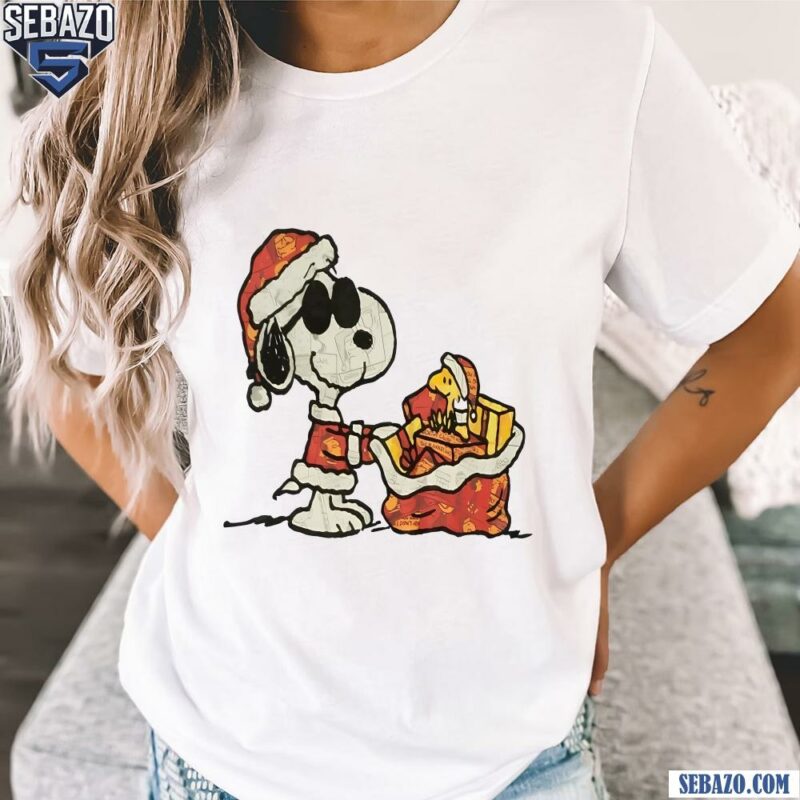 Christmas Snoopy And Woodstock Gifts Basket t-shirt