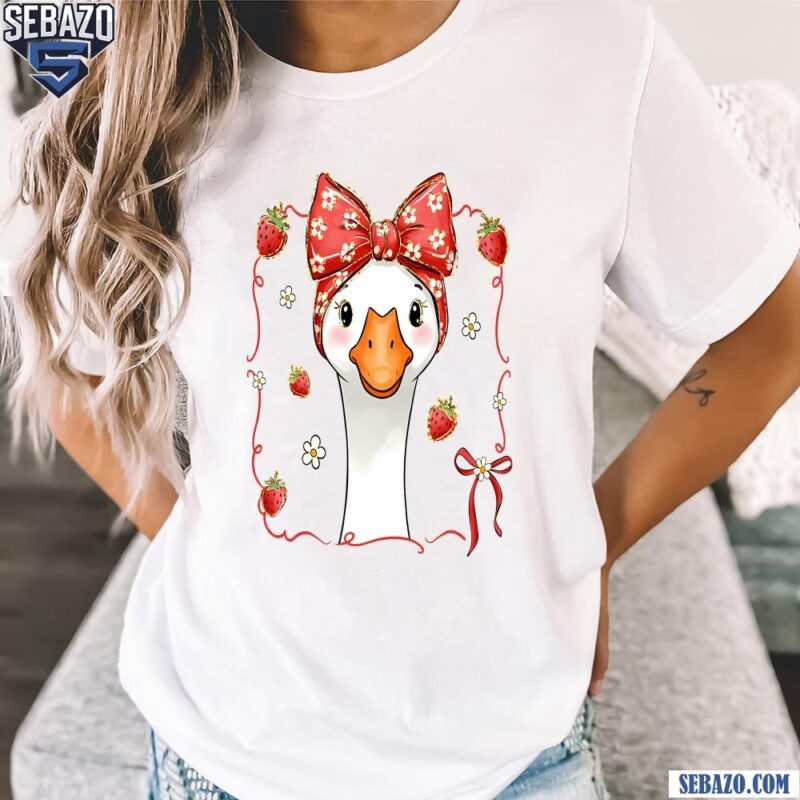 Retro Summer Mothers Day Cute Strawberry Goose Mama Shirt t-shirt